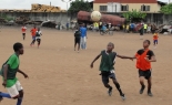 Fotbal na ulici ve slumu Adjegunle (foto: autorka)