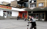 Nákupní  centrum Astra je místo, kde se scházejí  lidi.