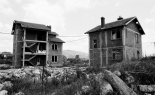 Nově postavené domy v romské čtvrti (foto: L. Houdek)